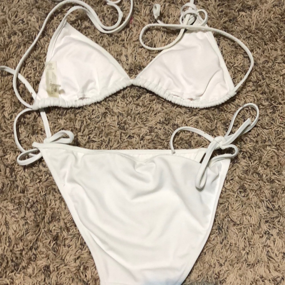 Bikini - Picture 3 of 5